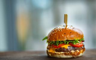 Best places to get a burger in Yate according to Google Reviews (Canva)
